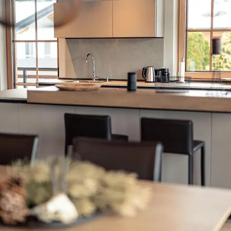 Luxury Penthouse, Lift Within Walking Distance Apartment
