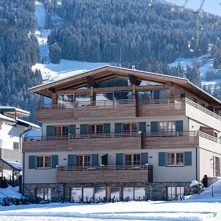 Luxury Penthouse, Lift Within Walking Distance *