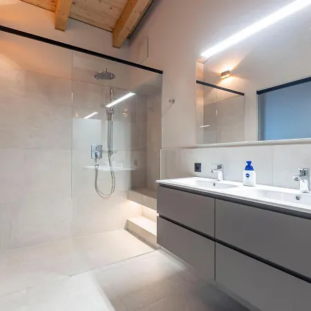 Luxury Penthouse, Lift Within Walking Distance Διαμέρισμα *